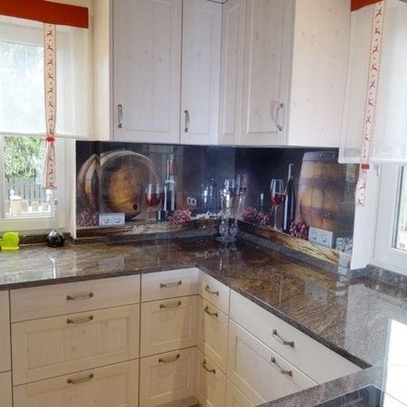 Küche mit Granitplatte